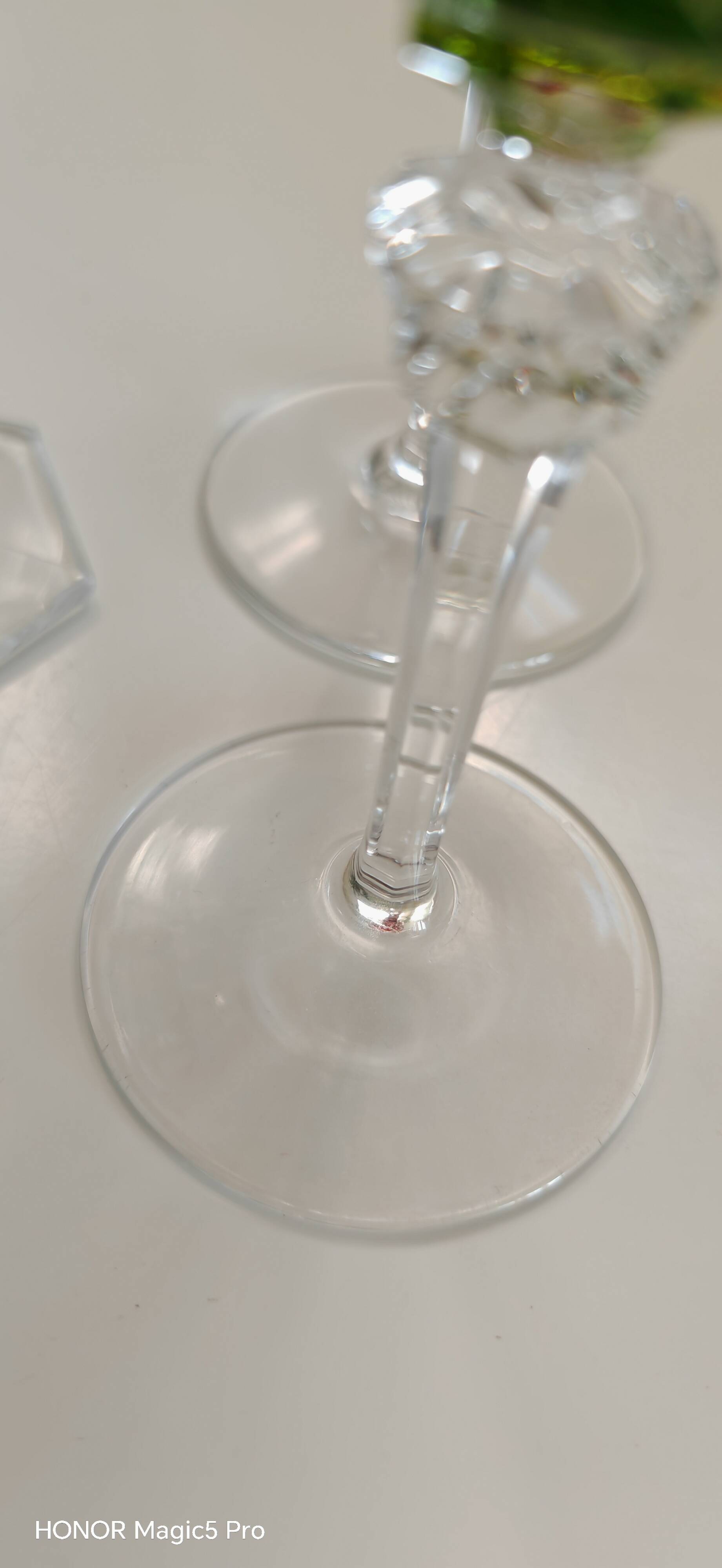 Verres: 1 Saint Louis, 1 Baccarat and 1 Bohème.