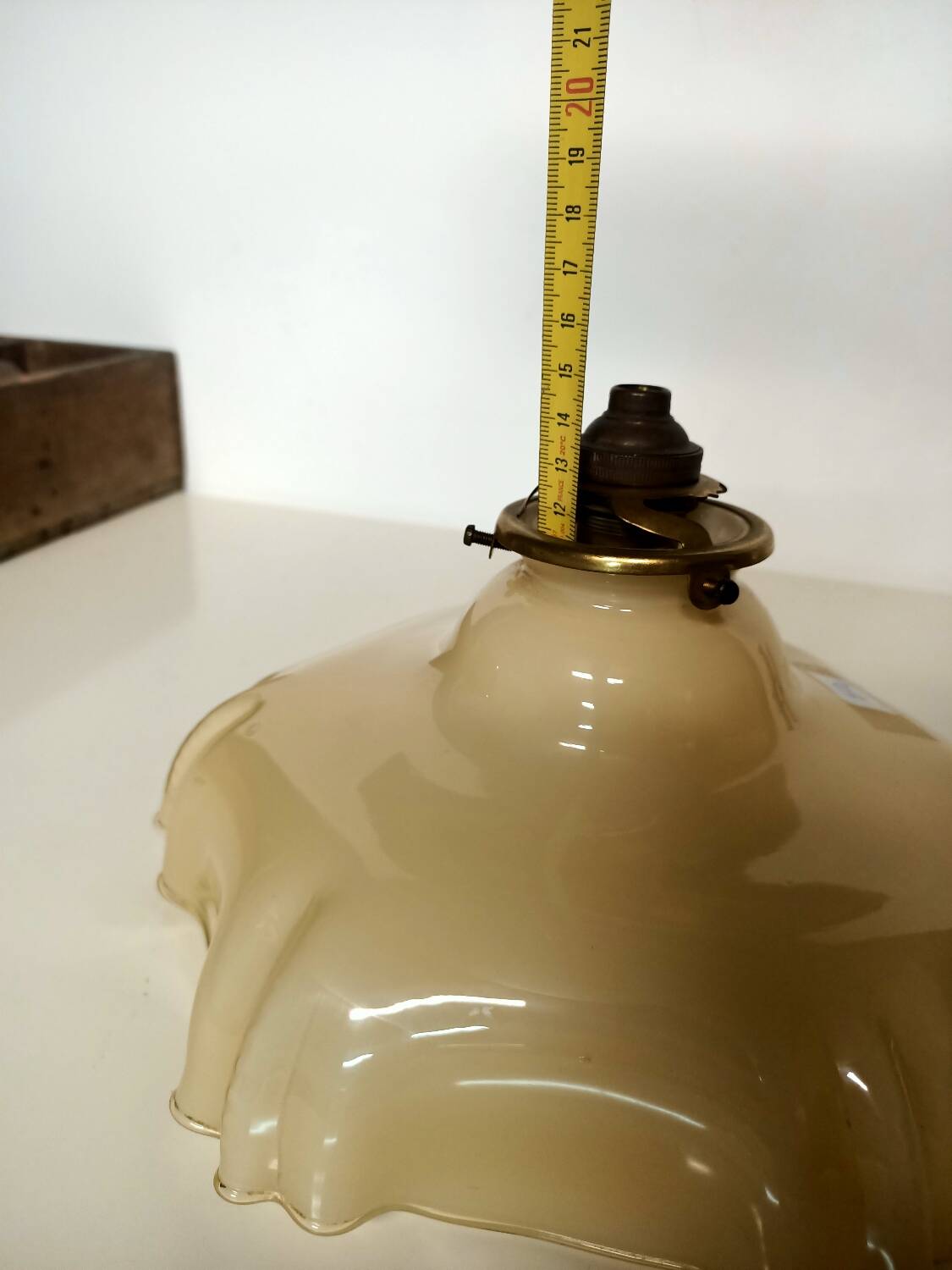 Beige opaline ceiling light in uraline