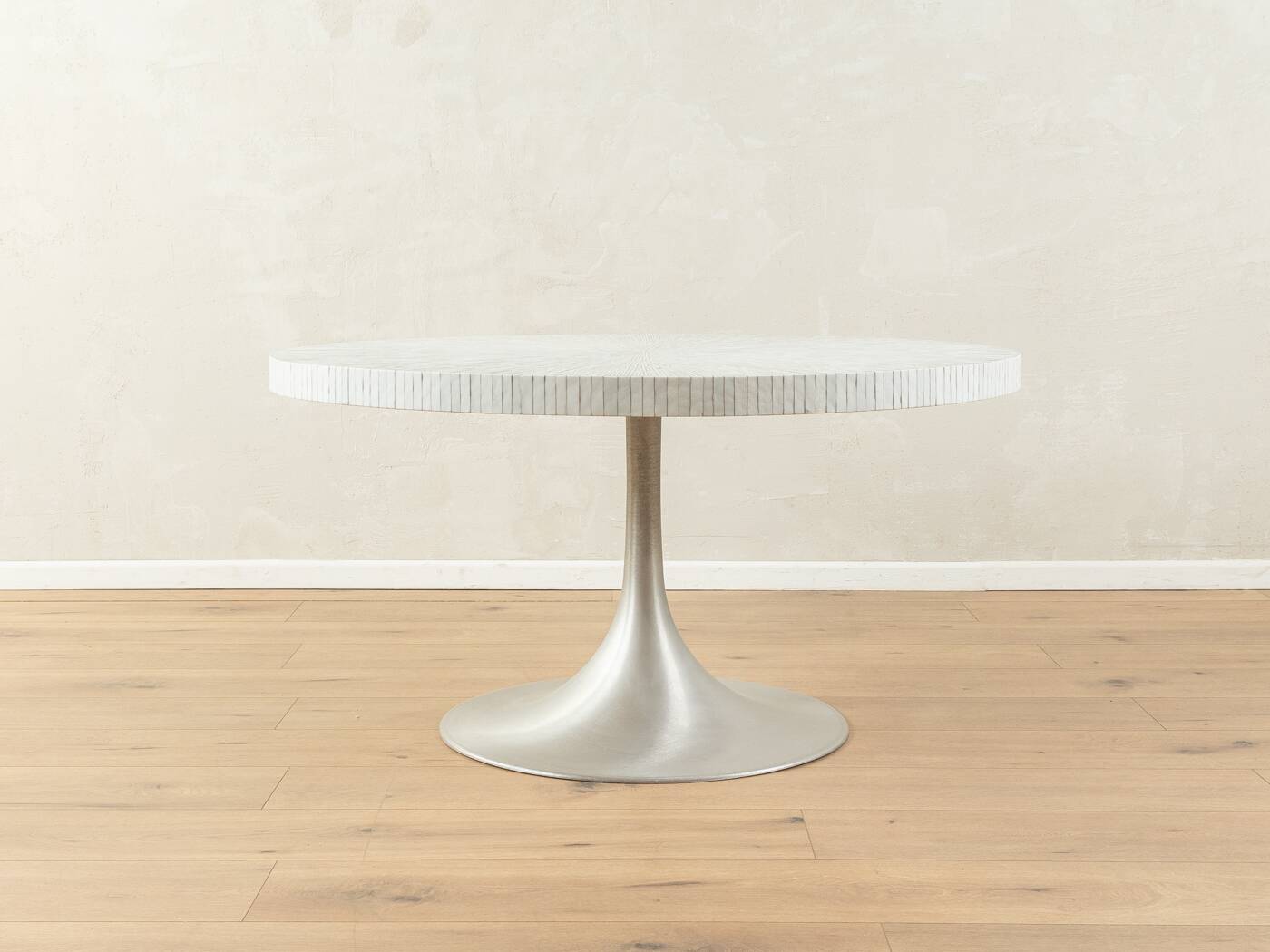 Table basse en mosaïque avec pied tulipe