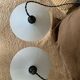 Paire de suspensions vintage en opaline blanche