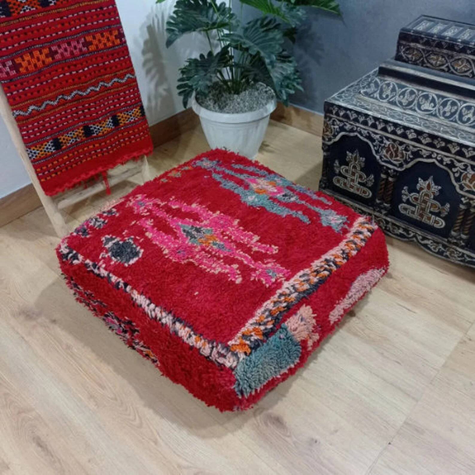 Handmade Berber pouf in wool 60 X 60 X 20 CM