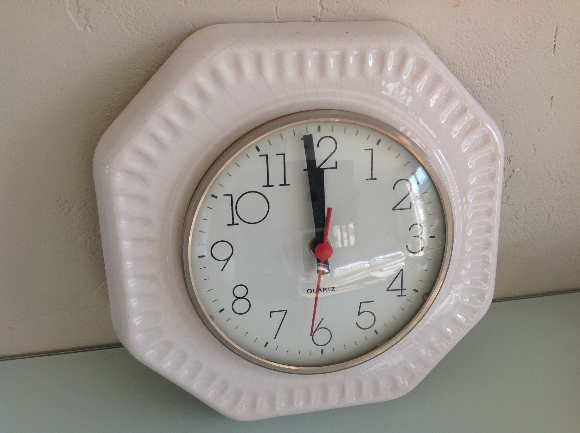 Octagonal clock in white ceramic, vintage 60s-70s
