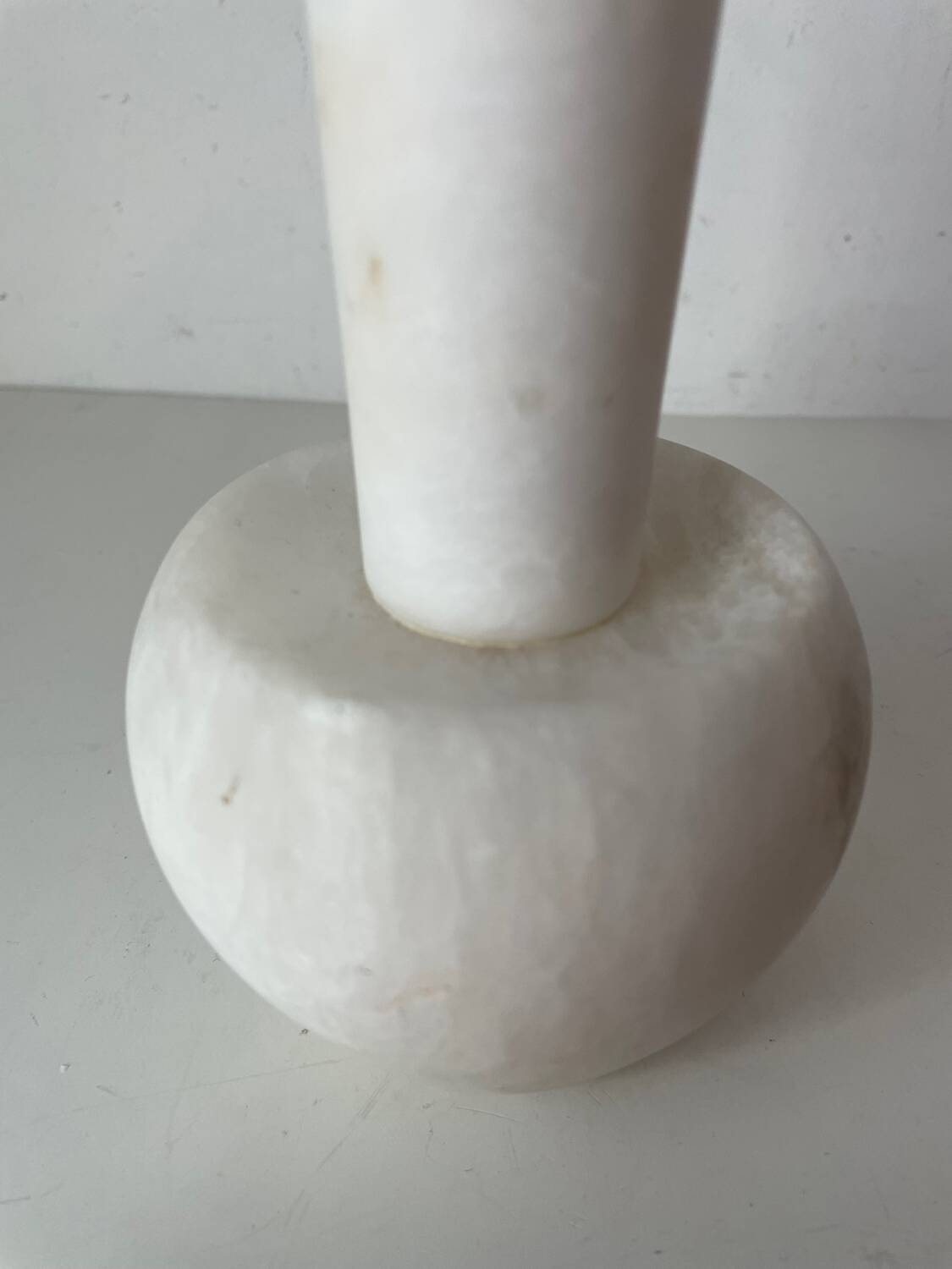 Vase soliflore en albâtre blanc