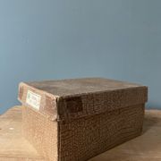 Ancien pèse lettrés Columbus Bilatéral sur pied dans sa boîte d’origine