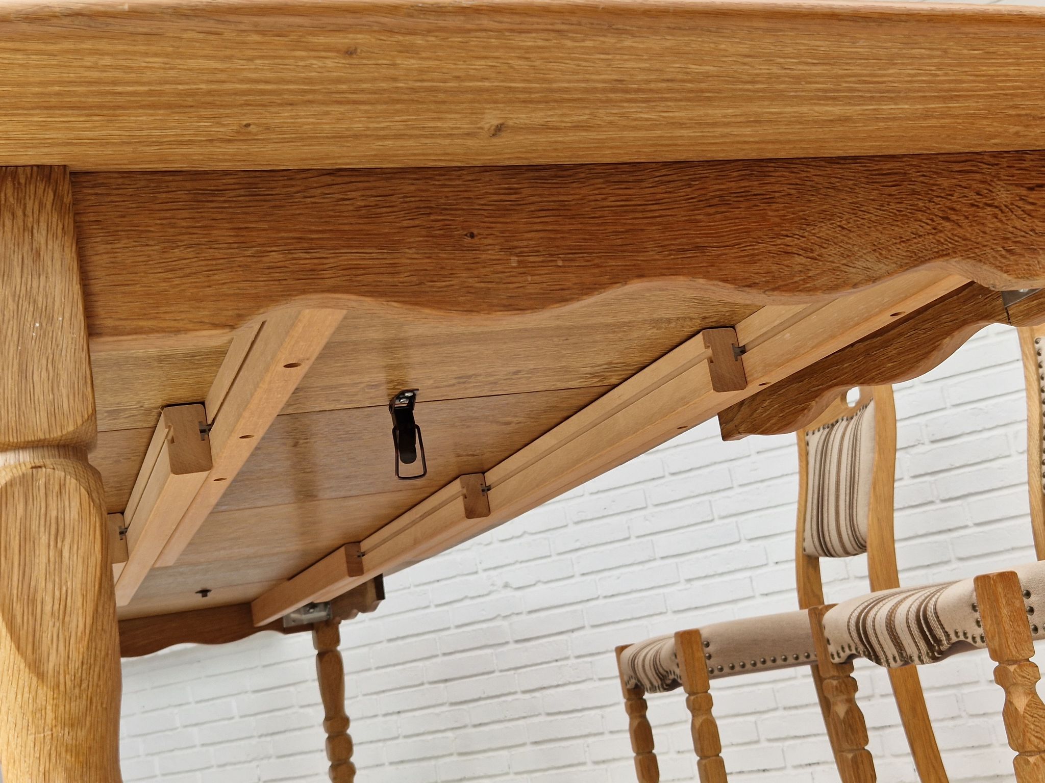 Danish dinning set of table and four chairs in oak and wool.