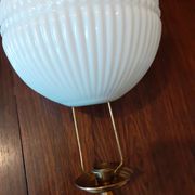Suspension ancienne en opaline et laiton