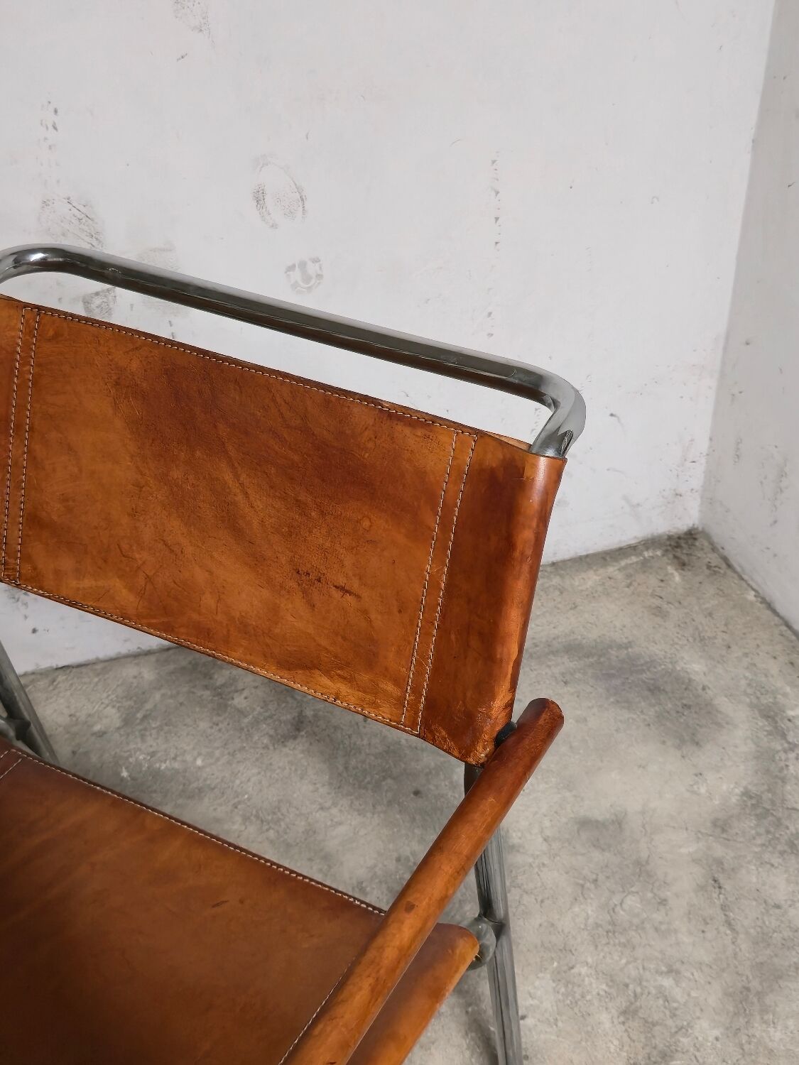 Vintage armchair in cognac leather and chrome tubular steel.