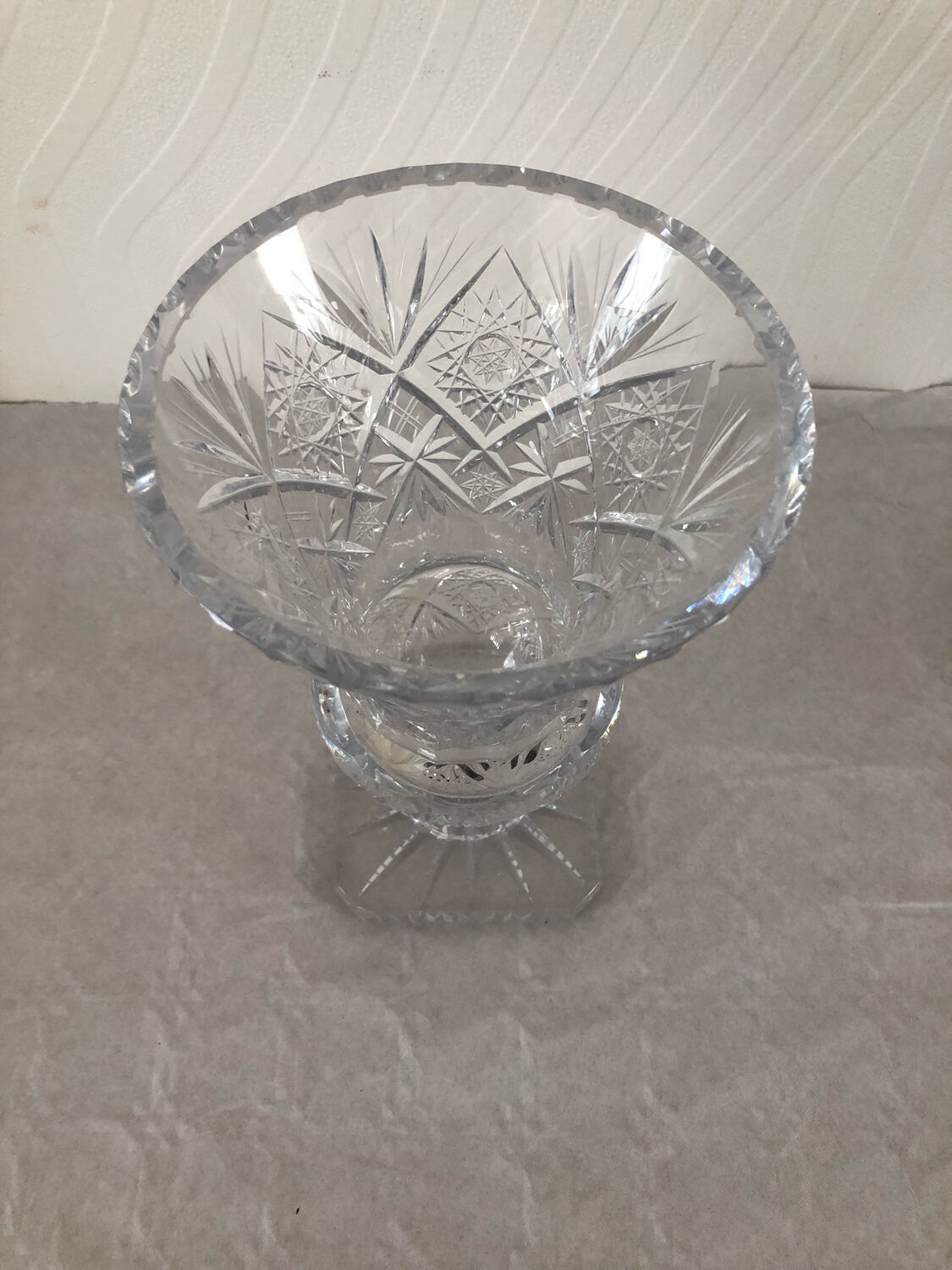 Vase en cristal bohème ciselé