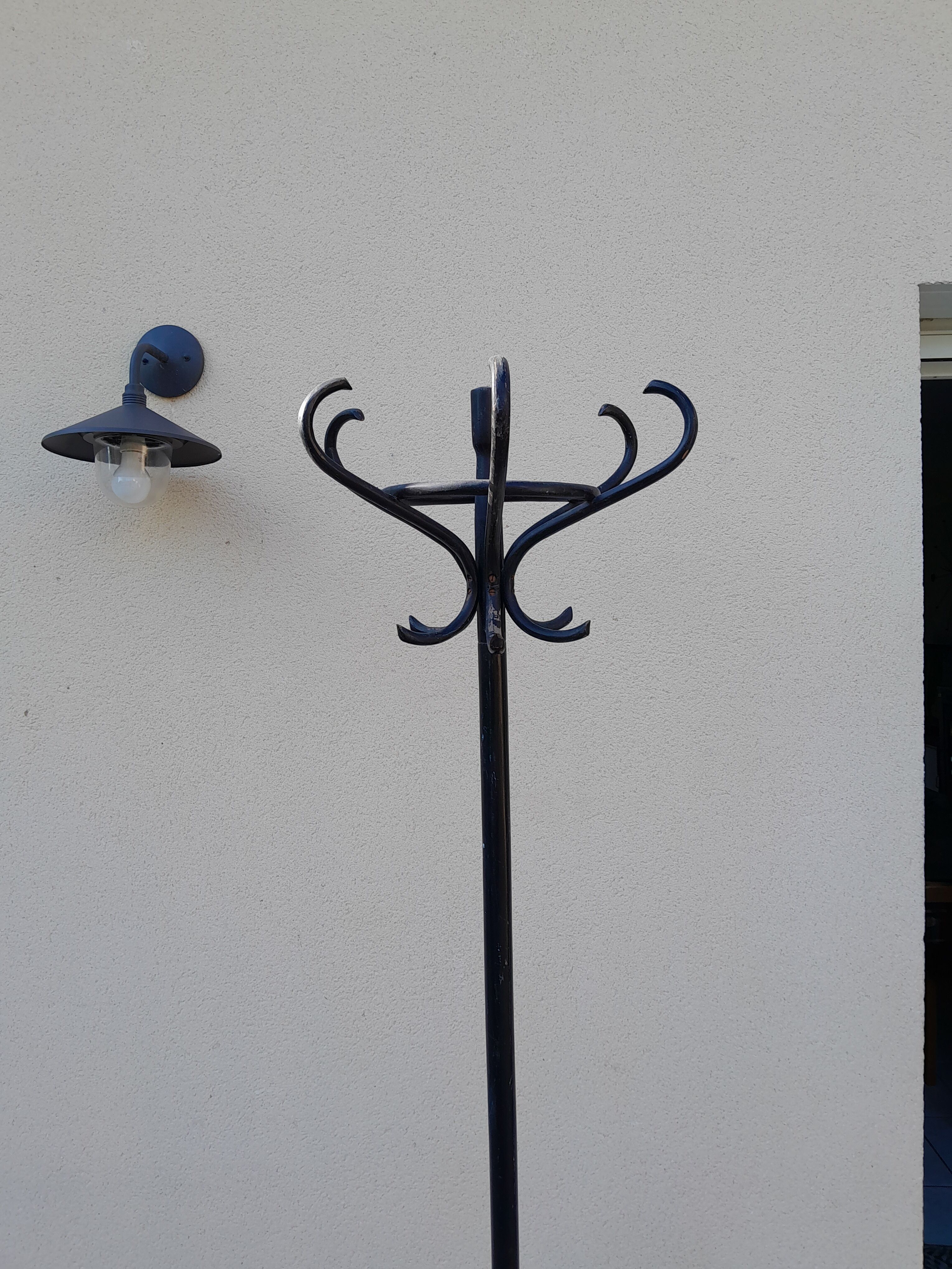 Coat rack parrot bistro