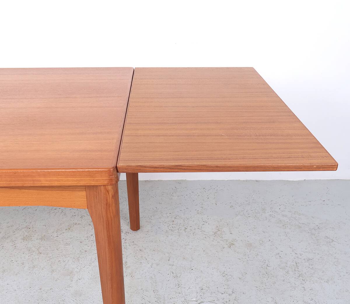 Henning Kjaernulf extendable dining table for Vejle Stølefabrik, 1960s