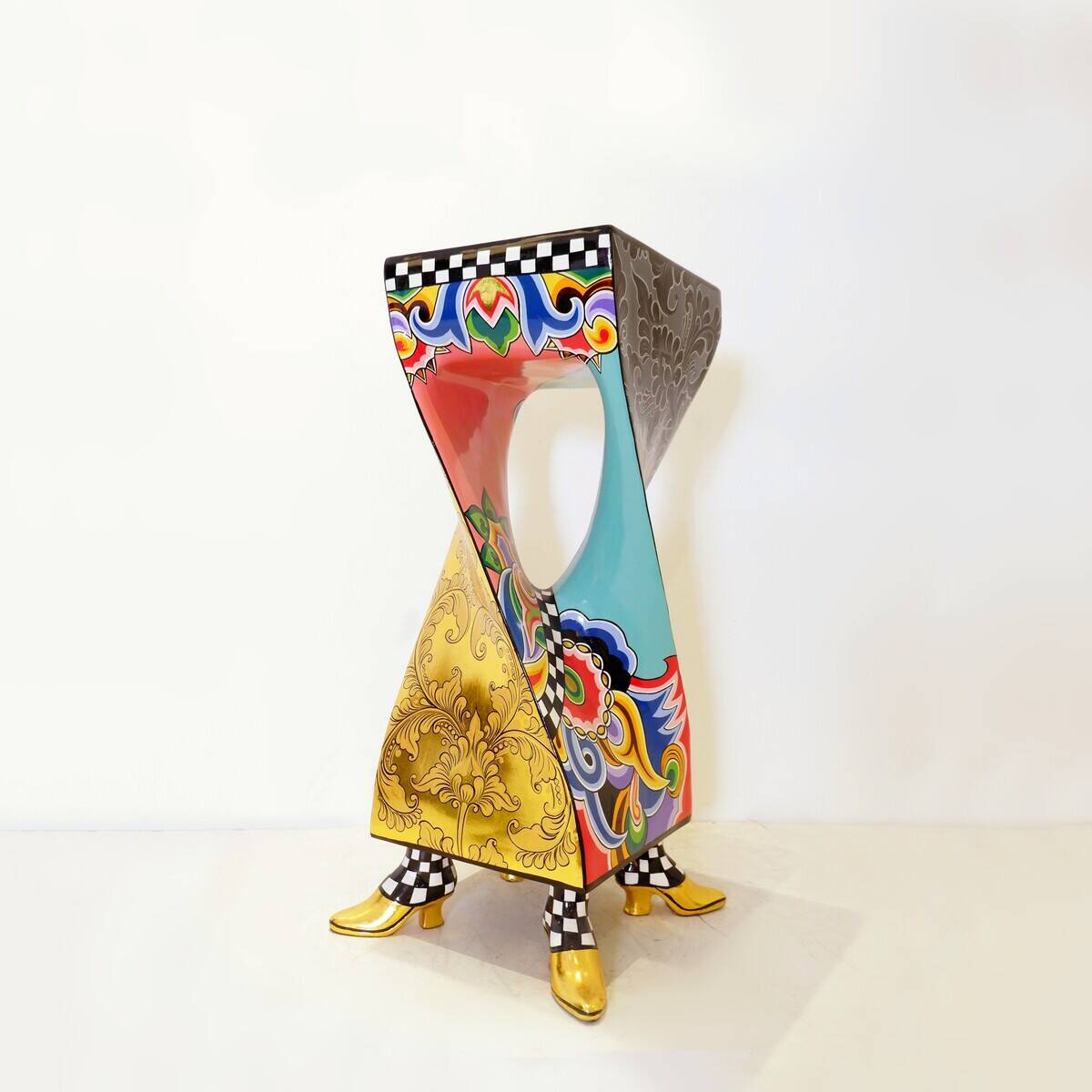 Key table and Toms Drag Versailles commode Column