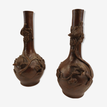 Paire de vases soliflore en bronze. Japon, XIX eme Siècle.-
