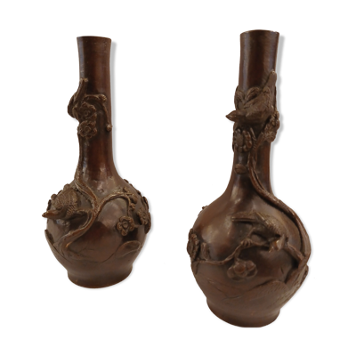 Paire de vases soliflore en bronze. Japon, XIX eme Siècle.-
