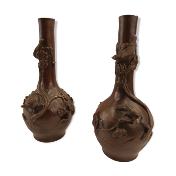 Pair of bronze soliflore vases. Japan, 19th century.