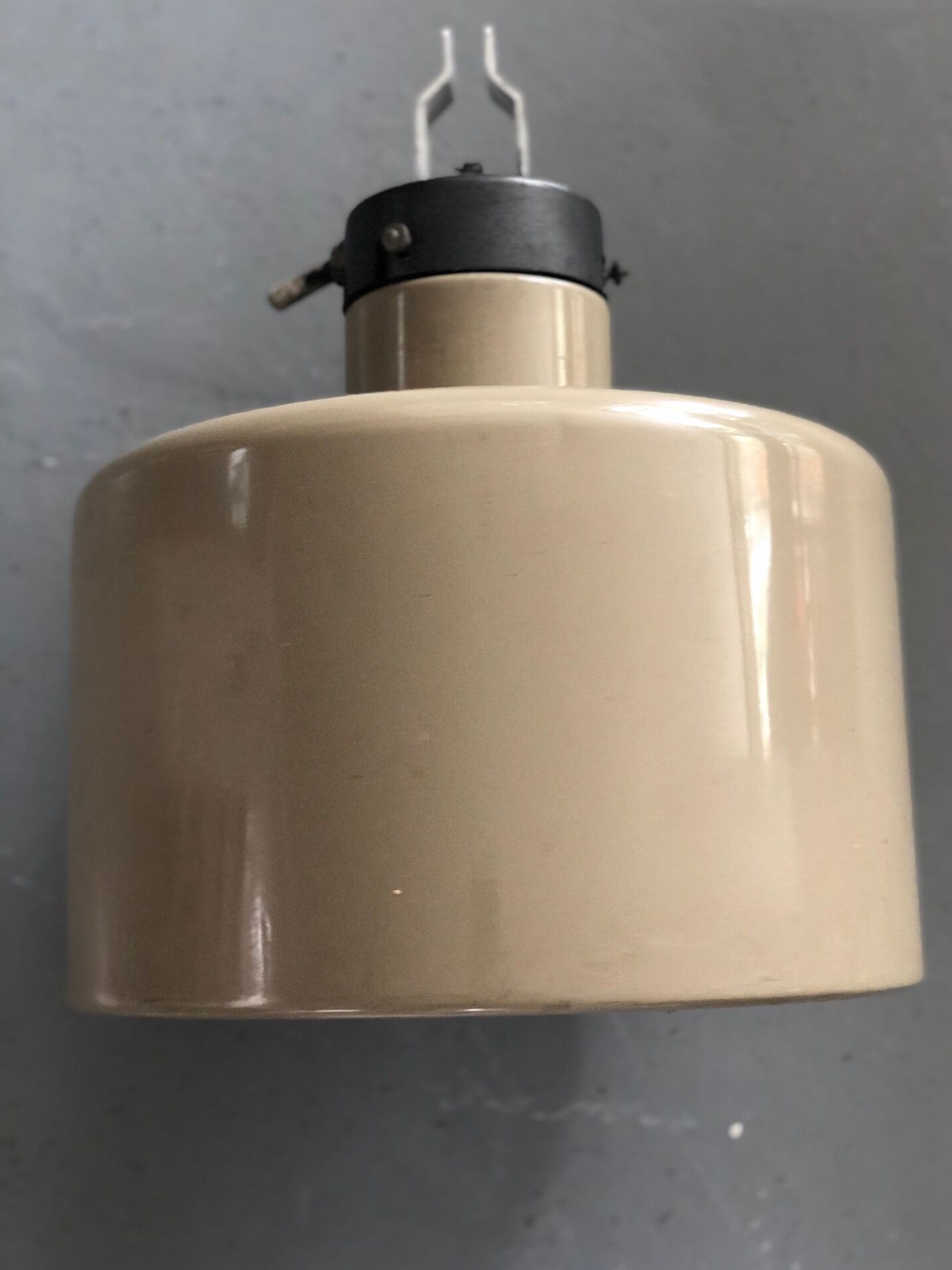 Industrial light pendant