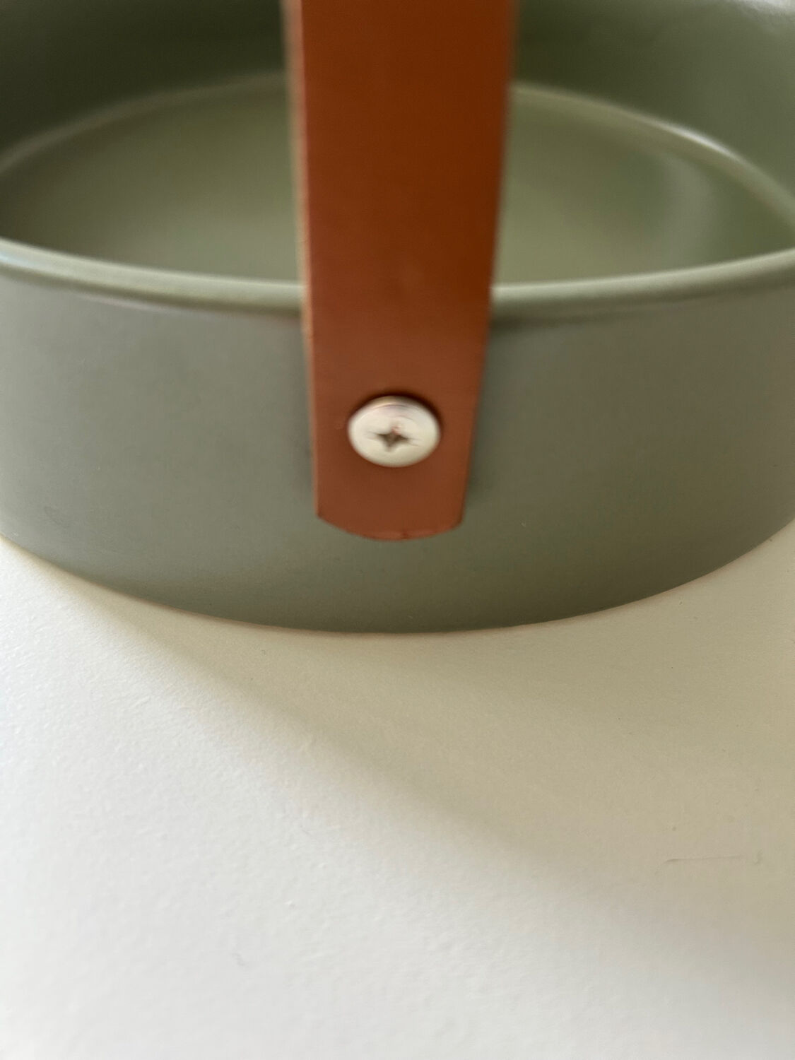 Scandinavian plateau with leather handle