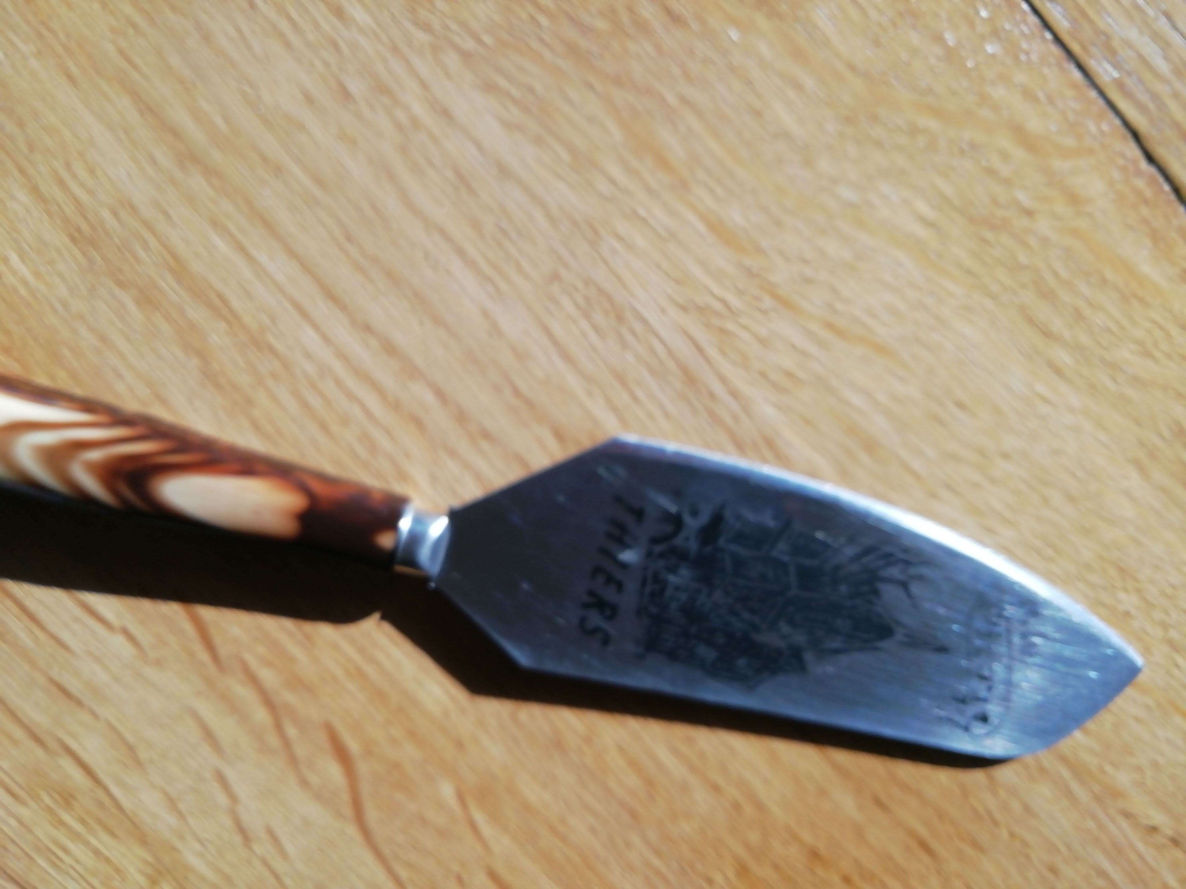 Horn edgout pie shovel