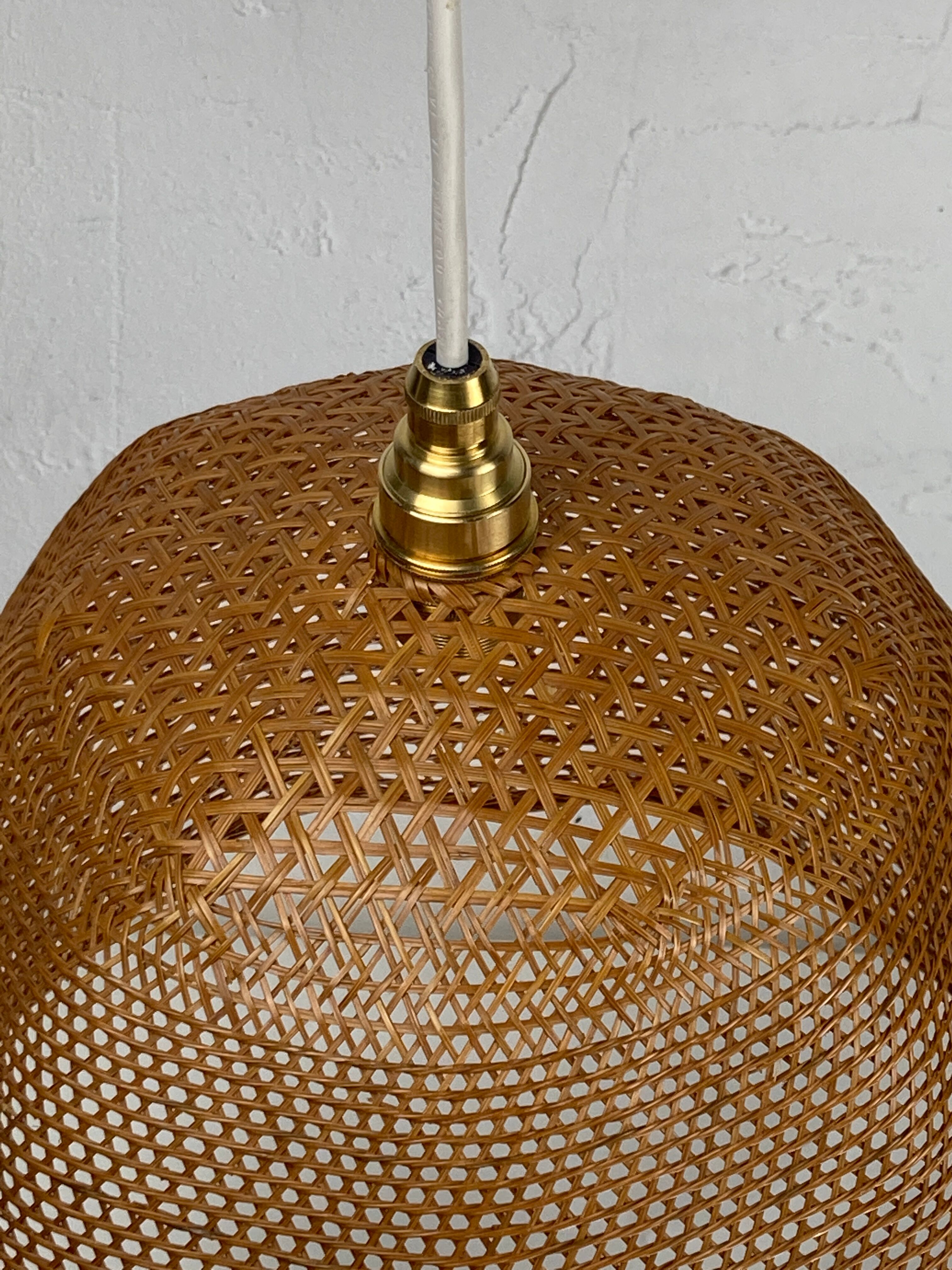 Beehive webbing rattan wicker pendant hanging lamp, 1930s