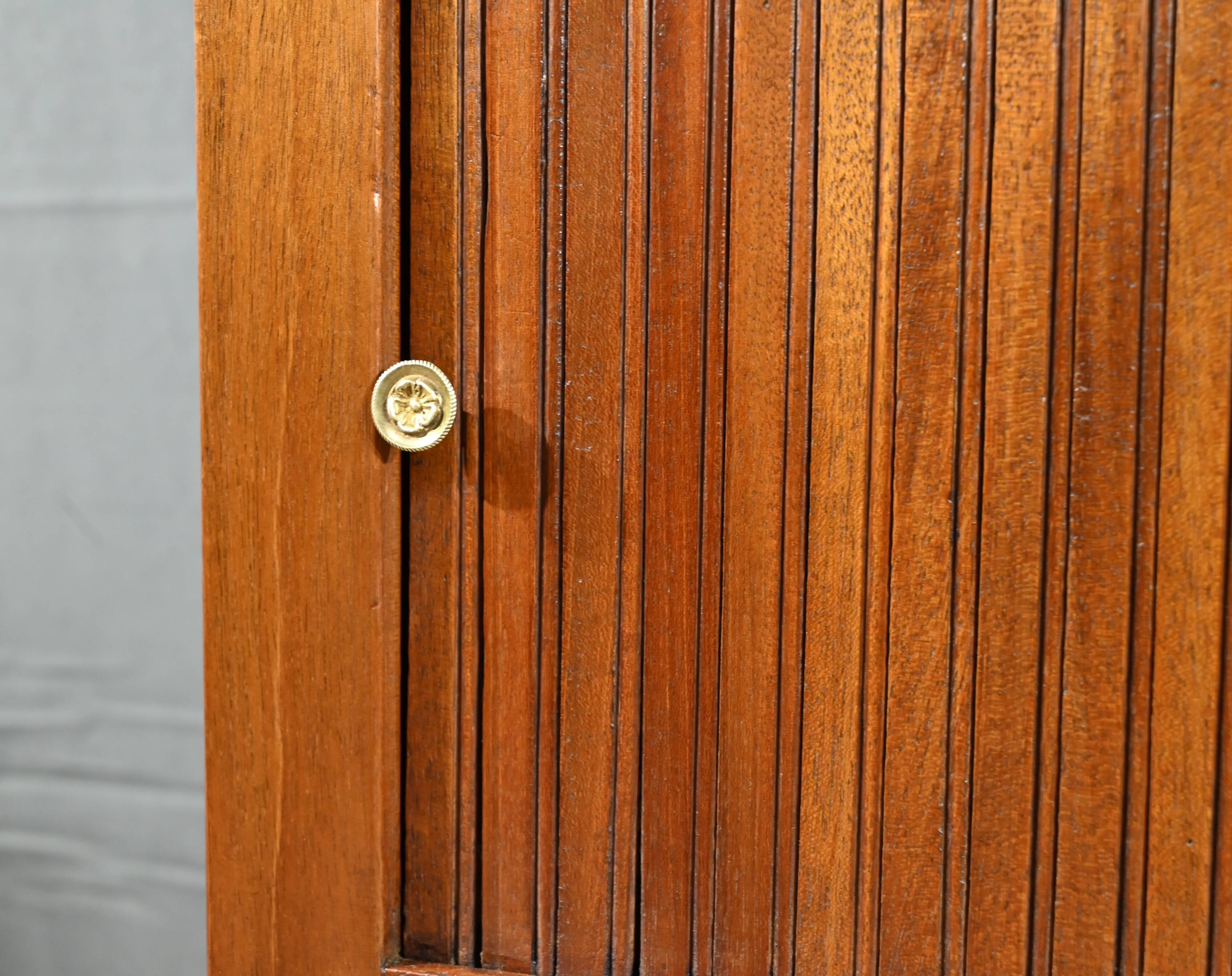Small Mahogany Living Room Table, Louis XVI Period – Late 18th Century