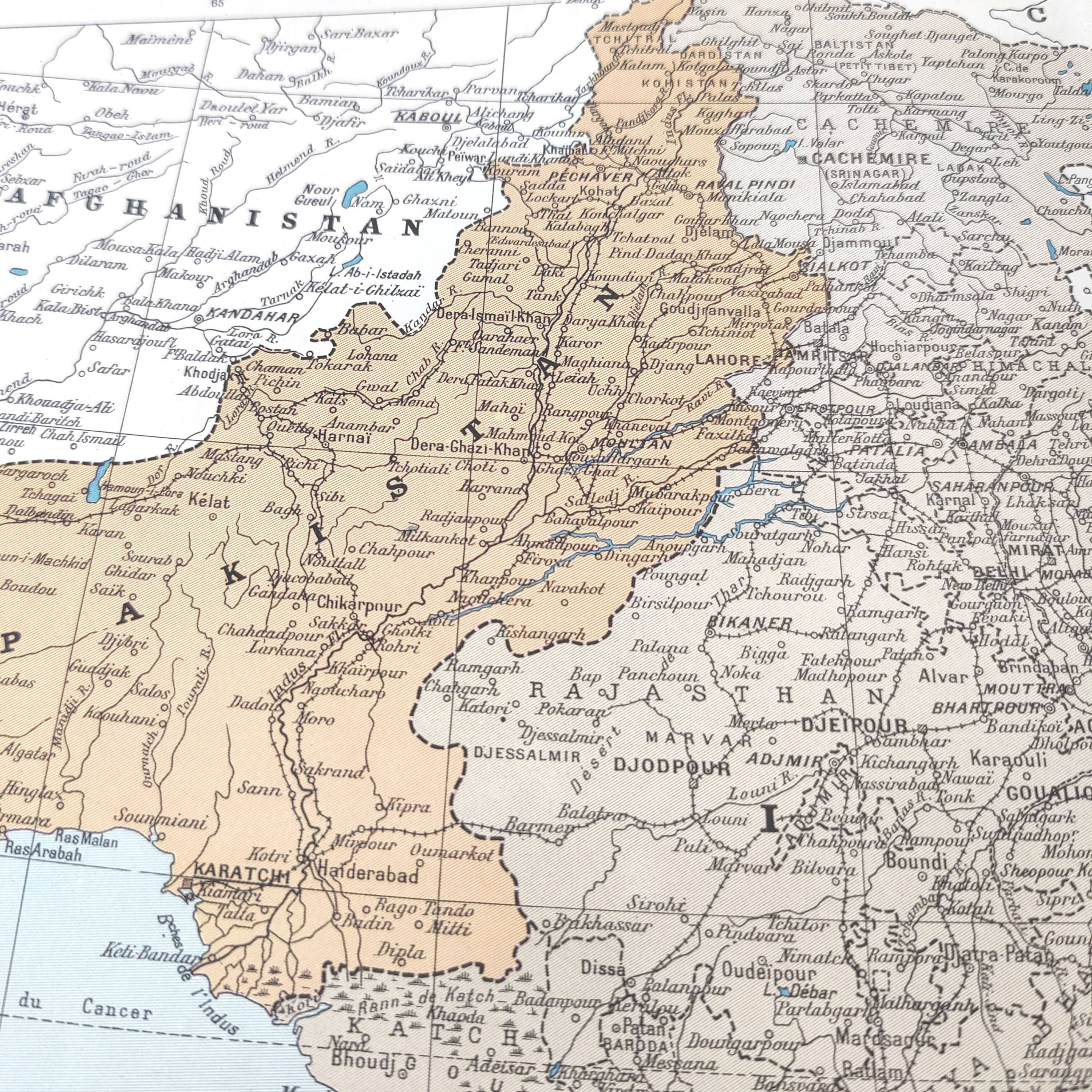 Vintage map of India 43x43cm from 1950