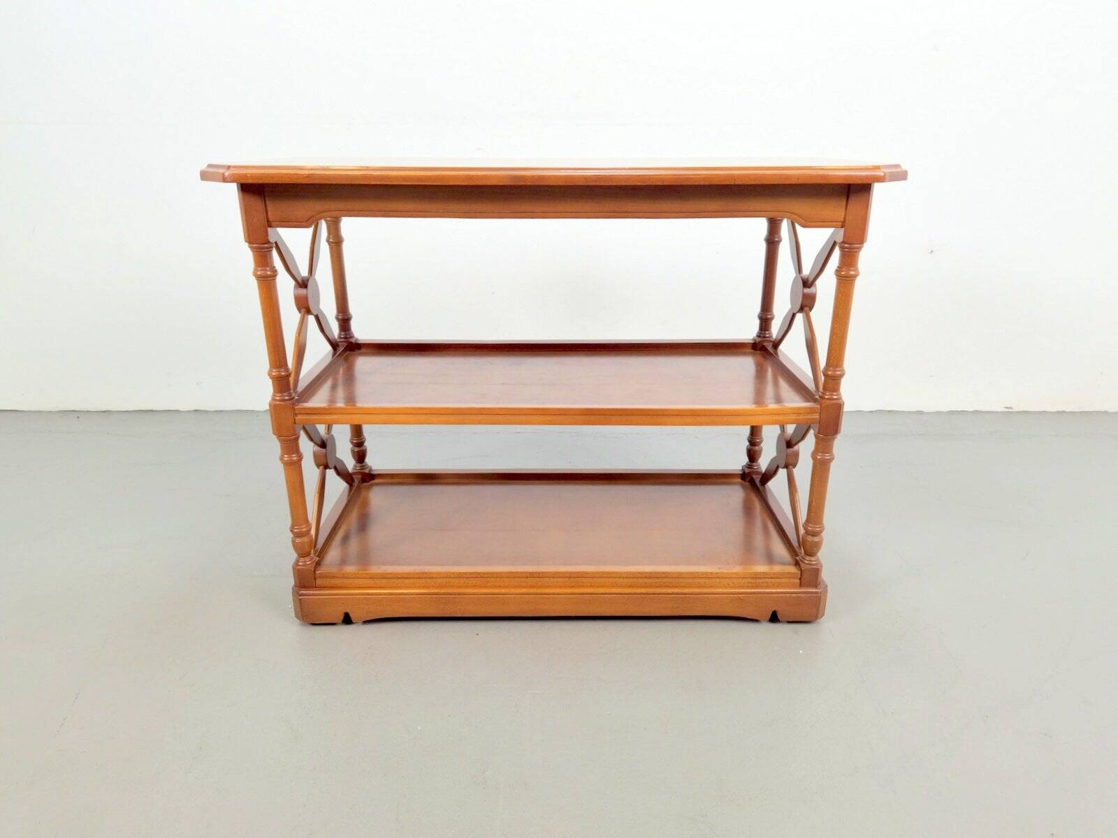 Victorian 3-Tier Bookshelf from López Morton, 1980