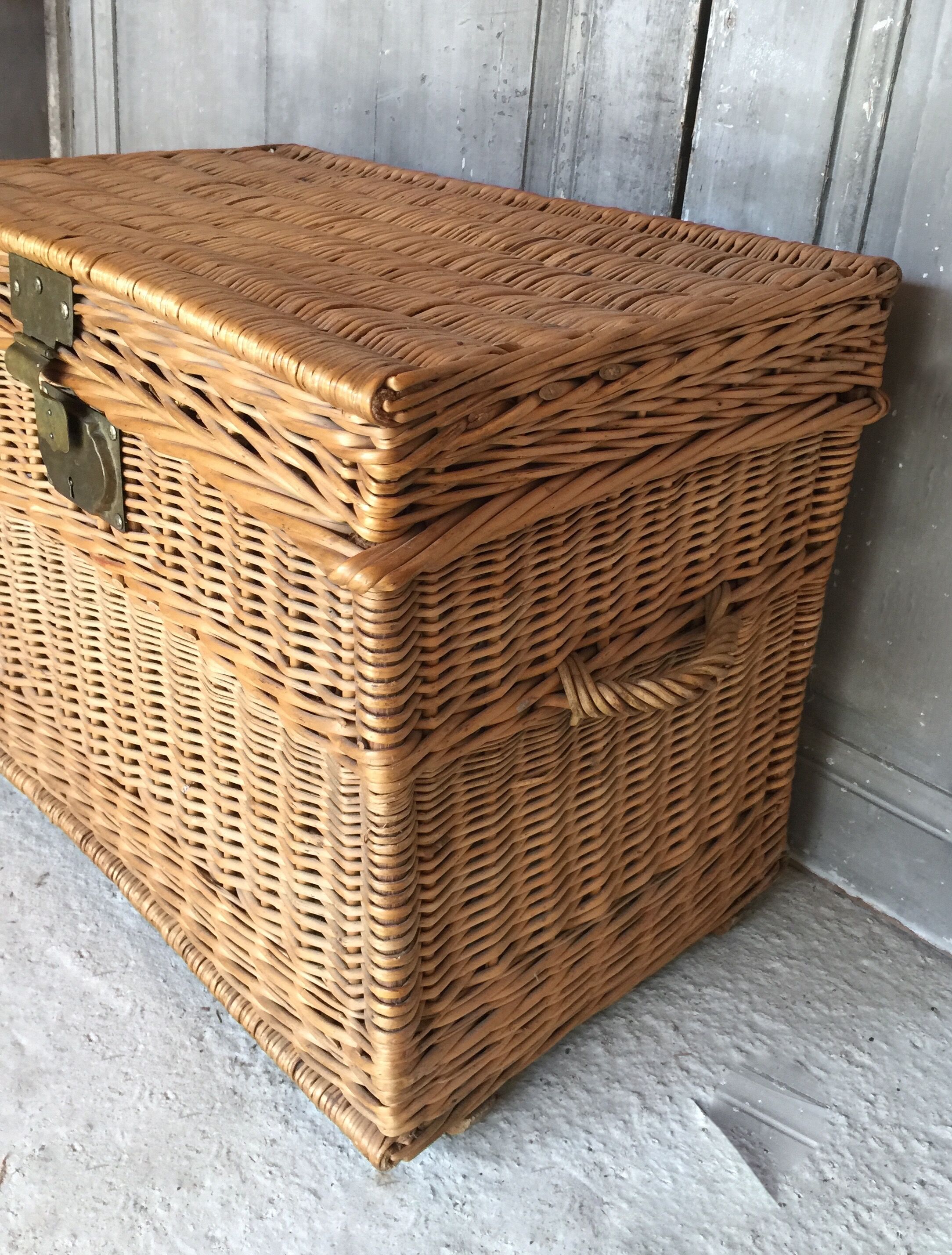 Wicker trunk