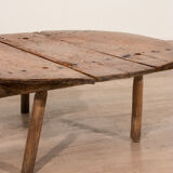 Round oak thracian table