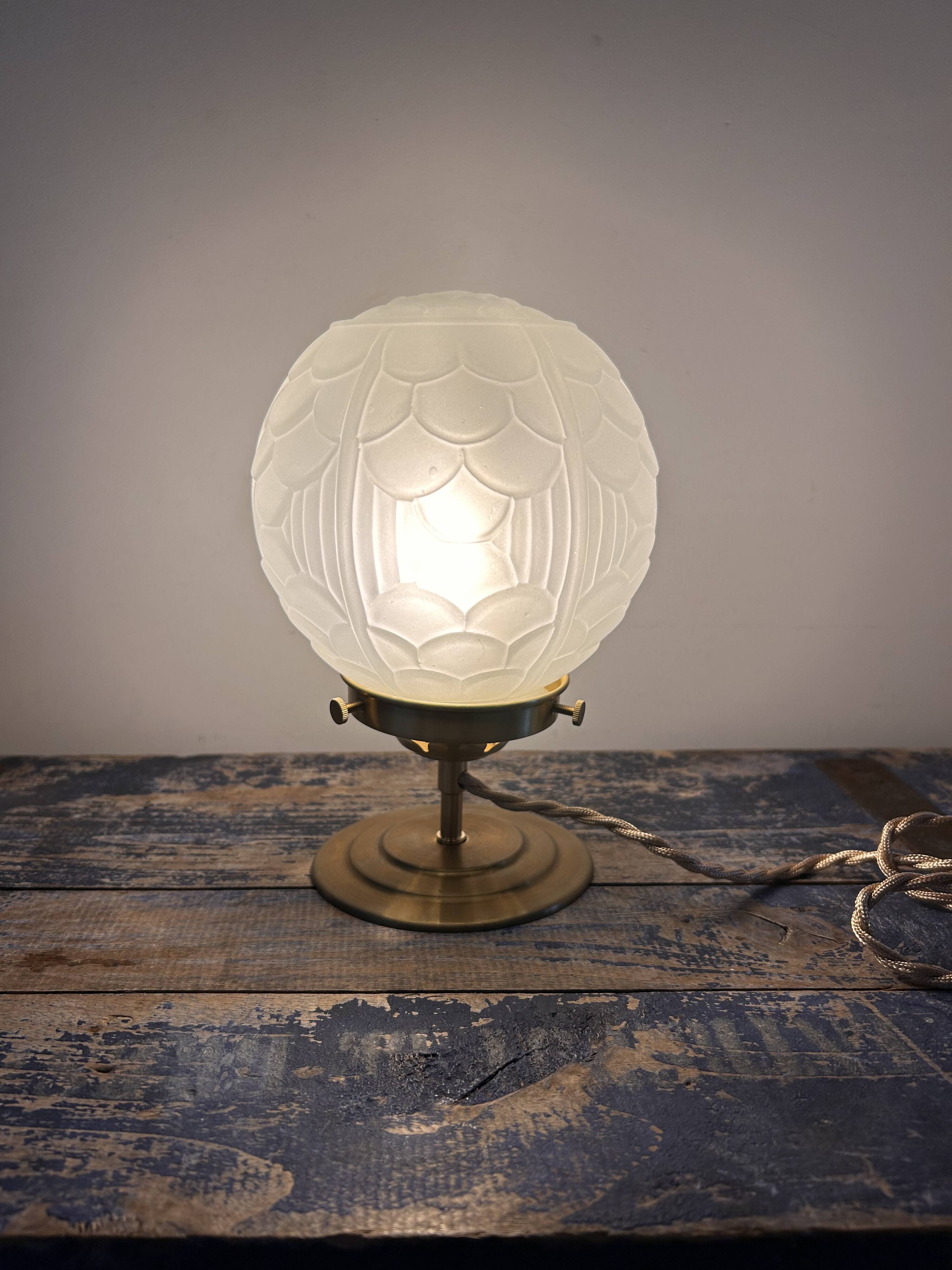 Art Deco globe table lamp