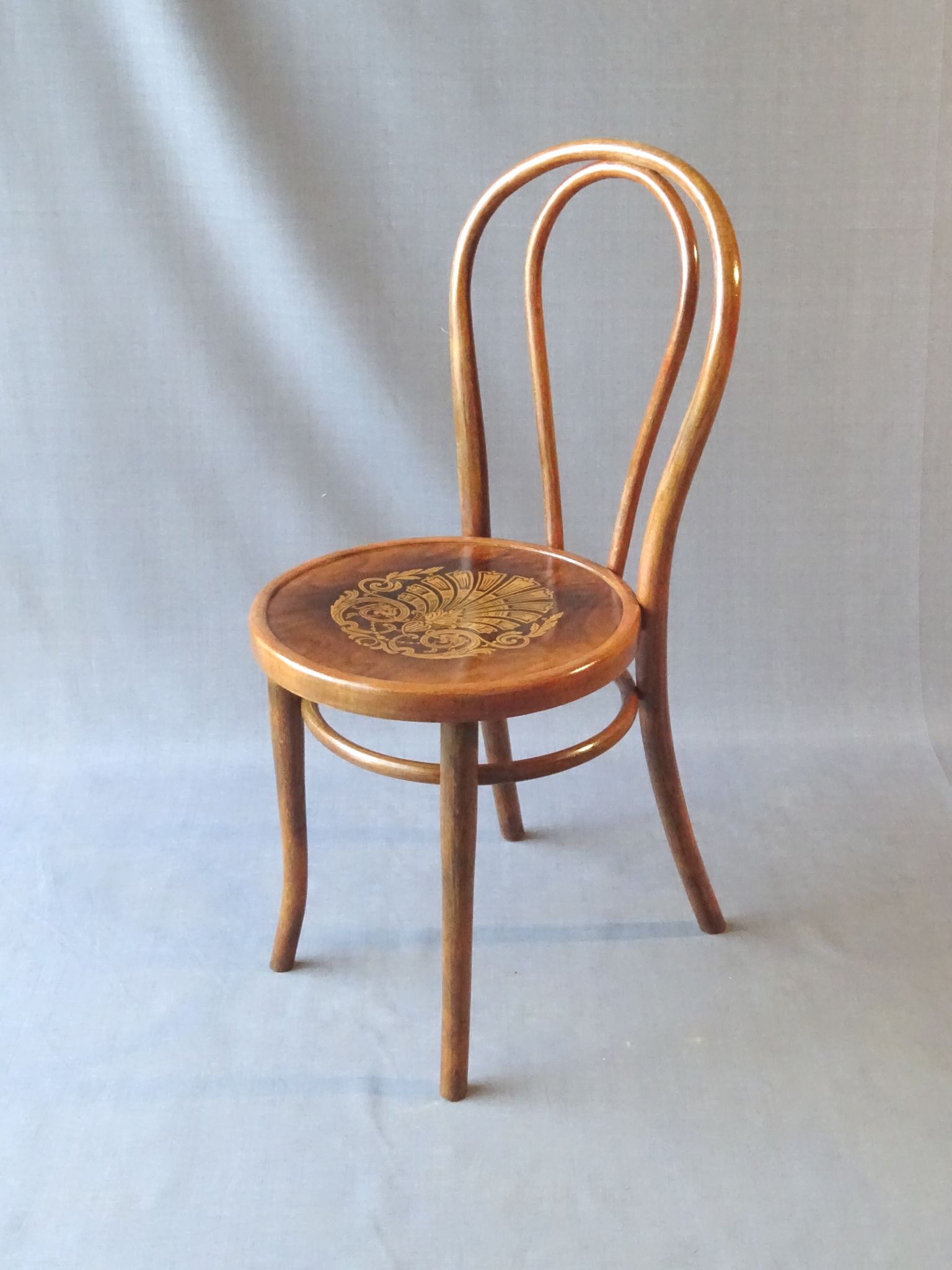 Thonet bistro chair N°18 art nouveau wood seat, production 1925
