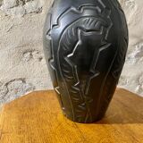 Black accolay vase