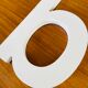 Lettre d’enseigne en bois « b »