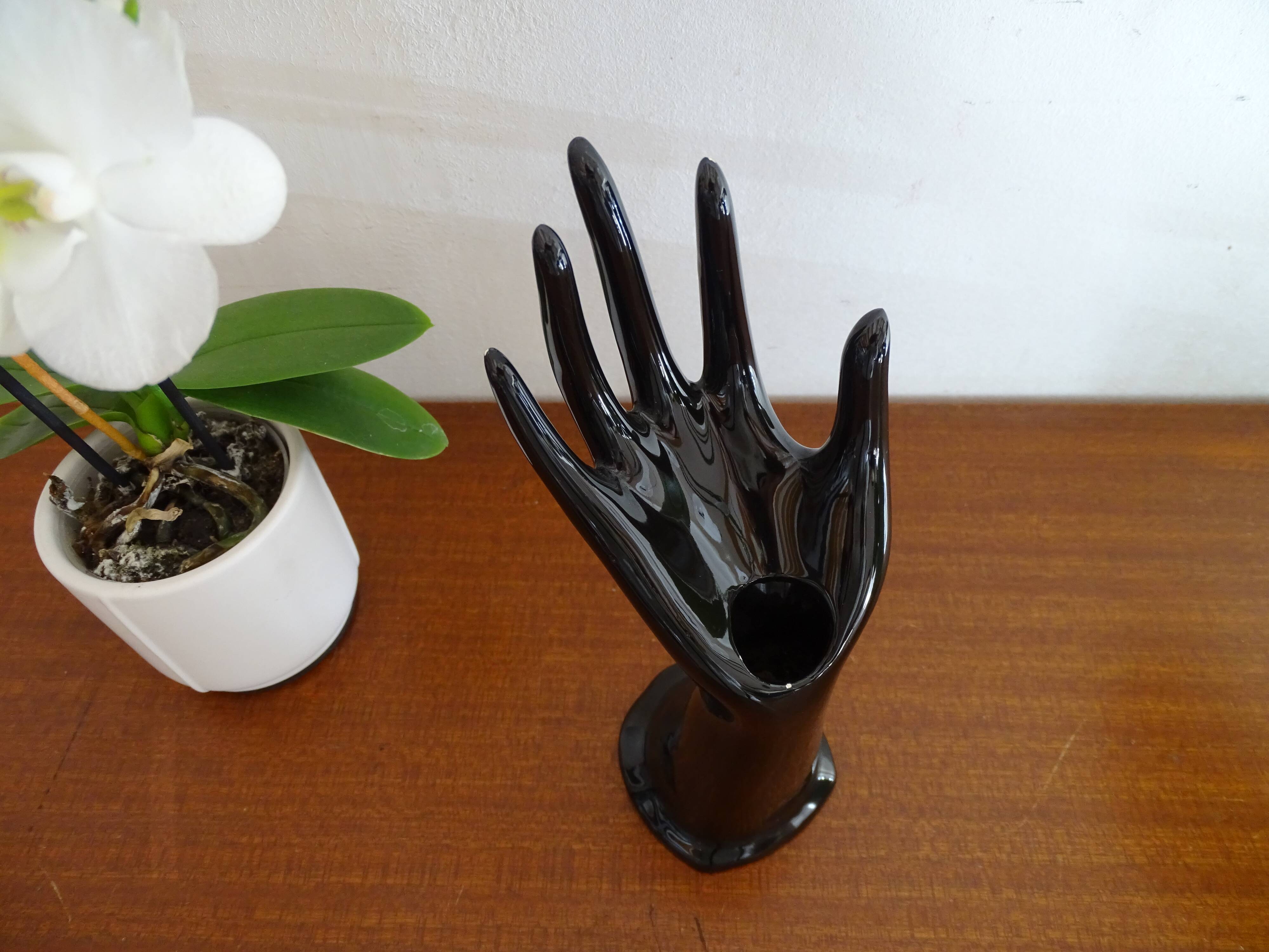 Hand ceramic black vintage ring holder
