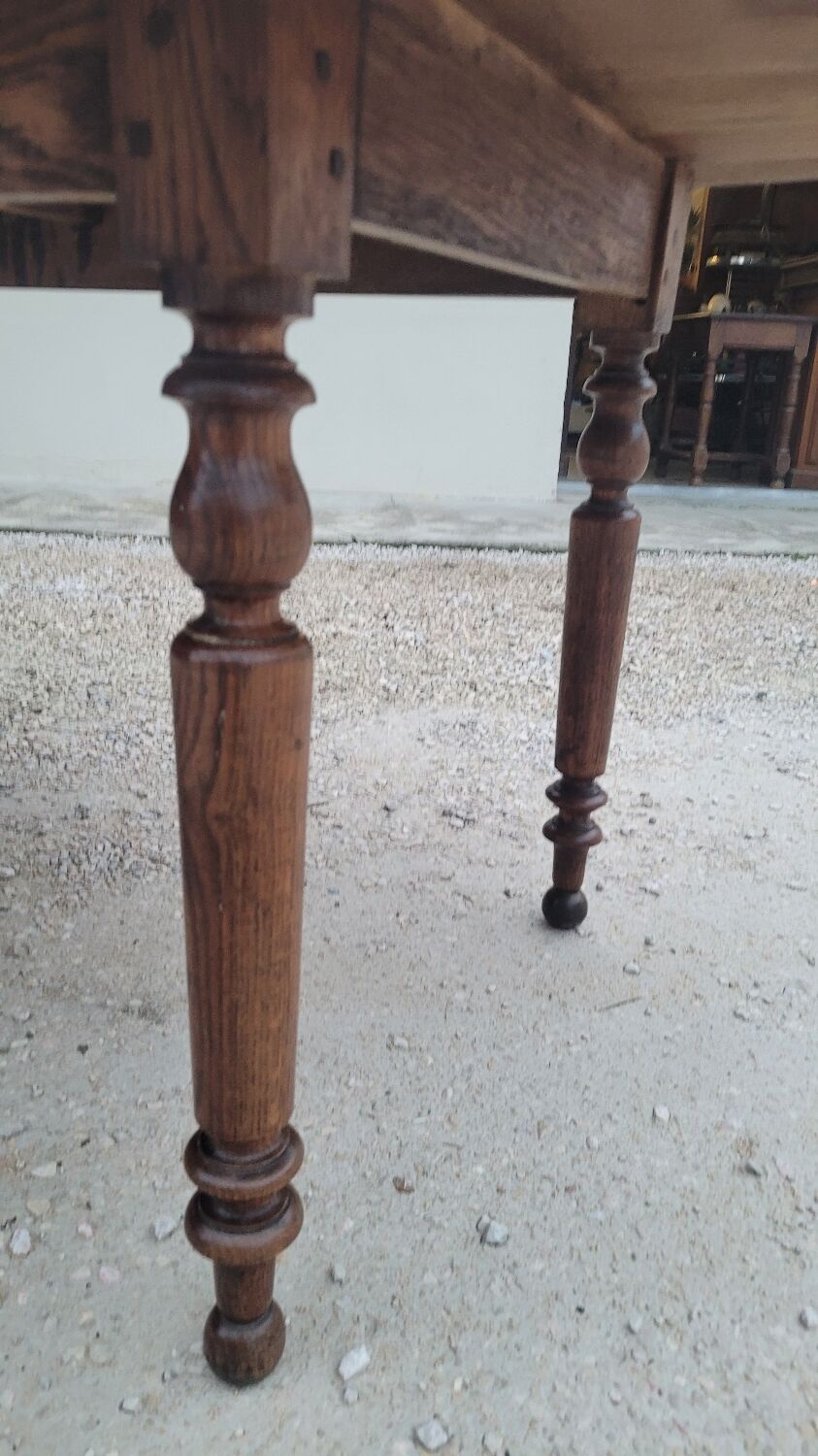Burgundian oval farm table in 19th century solid oak with shutters - 1m93