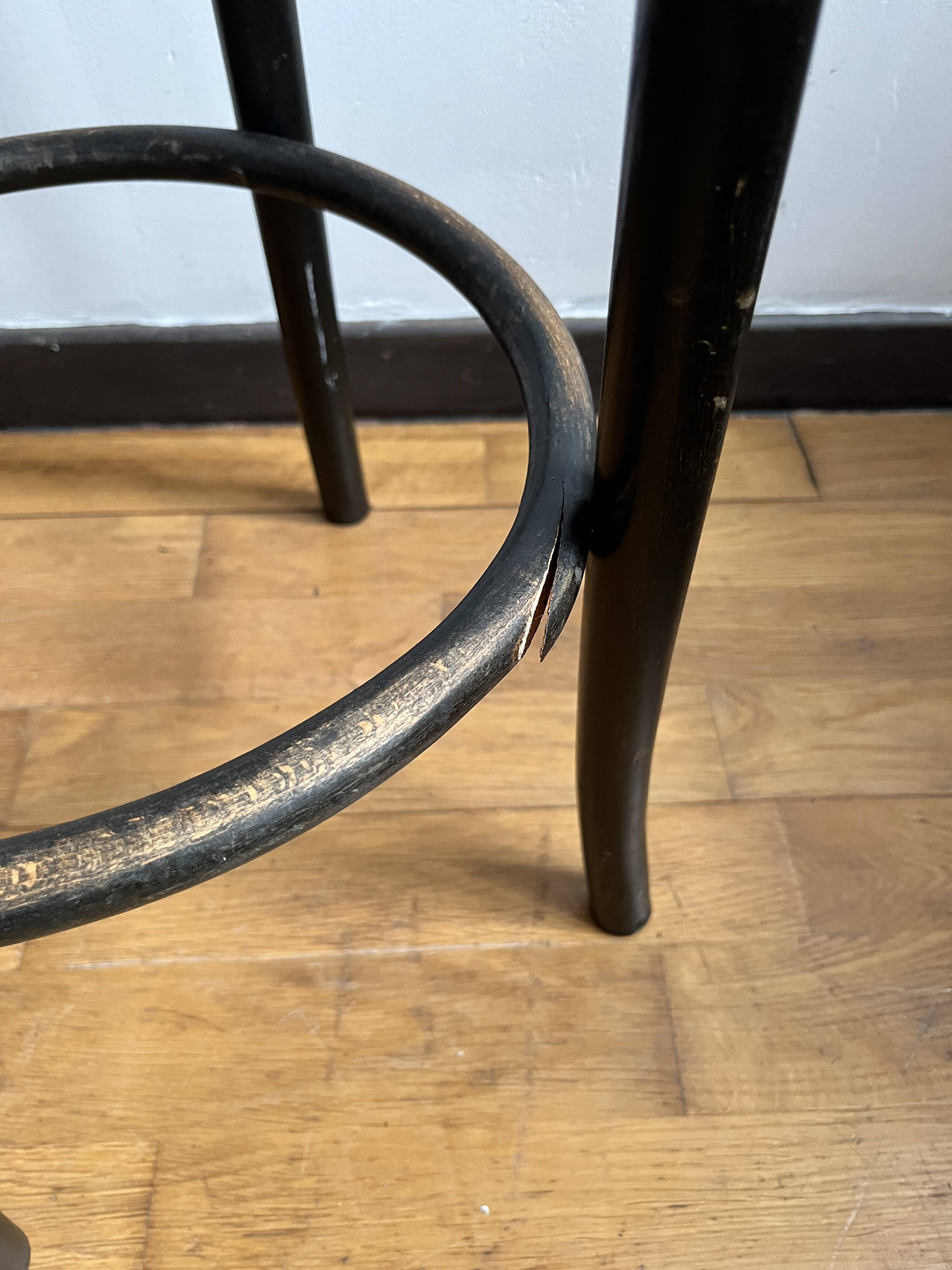 Tabouret haut cannage