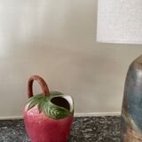 Strawberry-shaped slurry pitcher