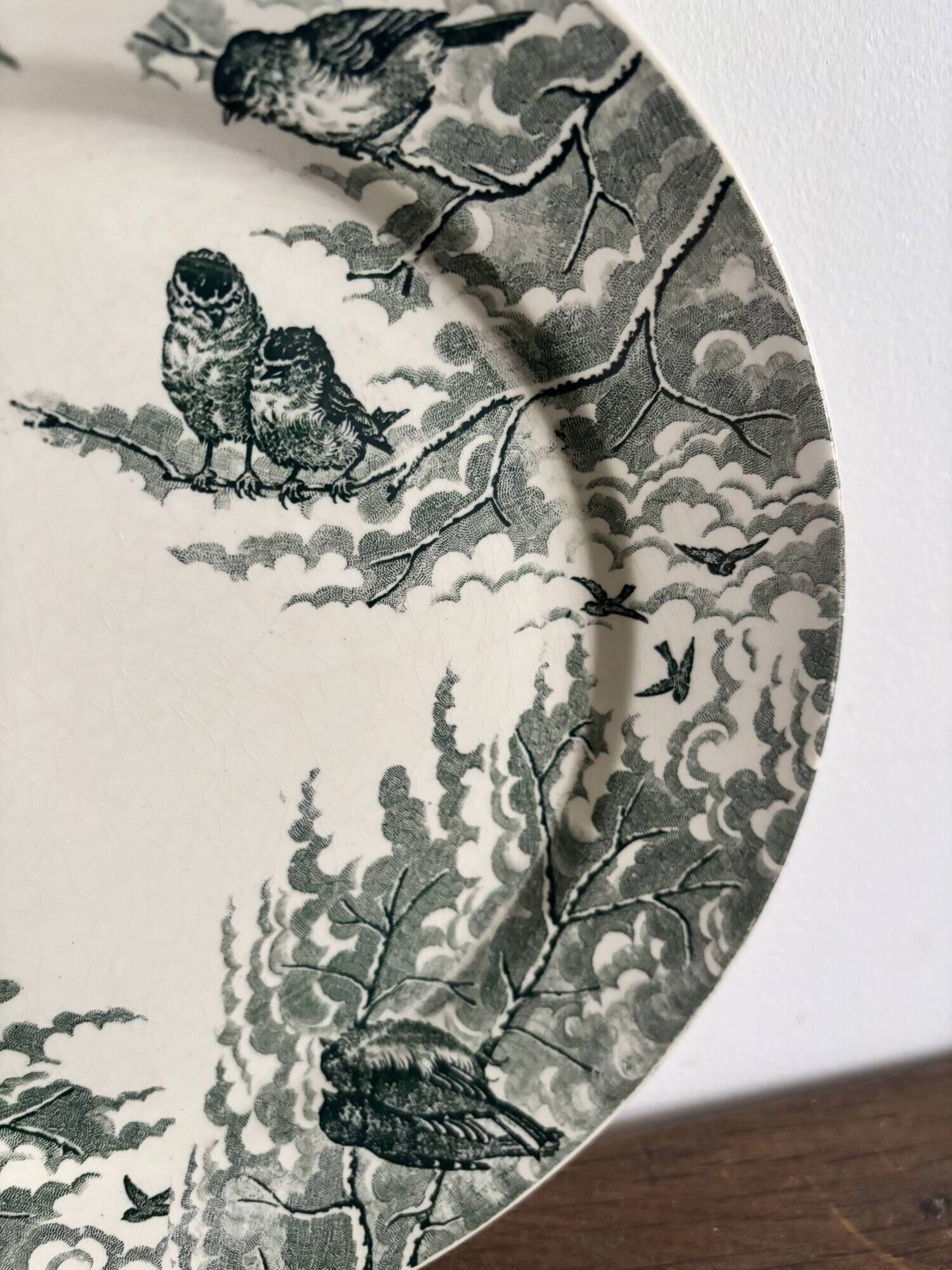 Compotier ancien Sarreguemines – Modèle Neige – Décor oiseaux vert