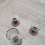 Champagne flutes with smoked brown glass feet