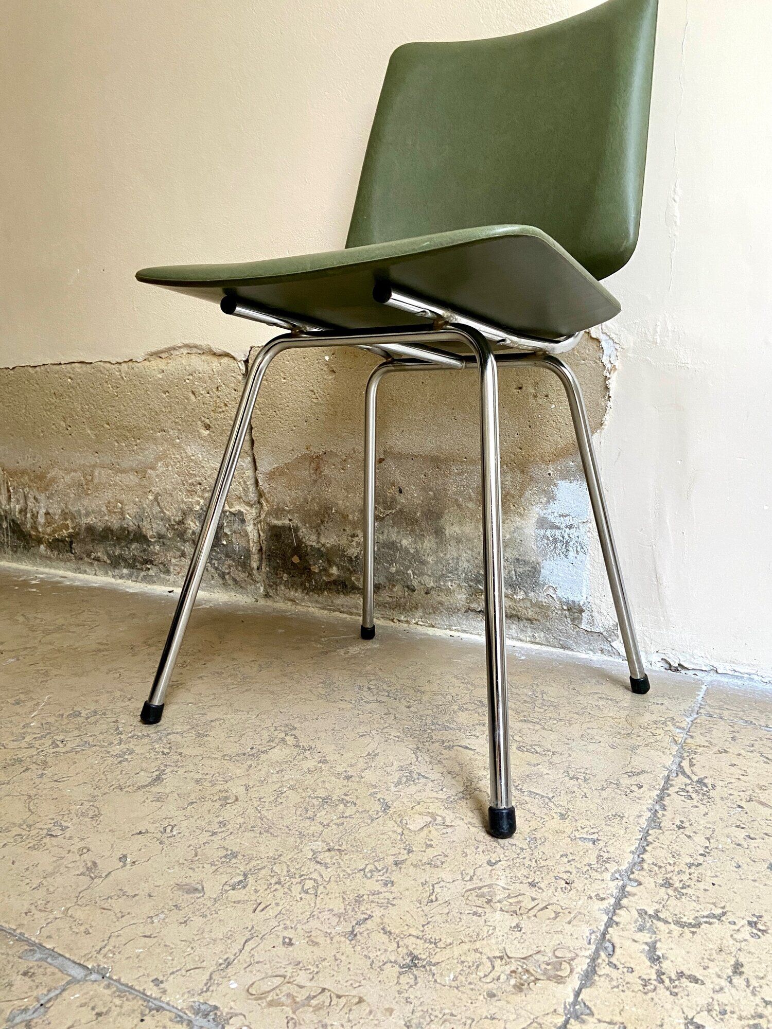 Chair in chrome aluminum and green skaï 1960s