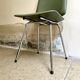 Chaise en aluminium chromé et skaï vert années 1960