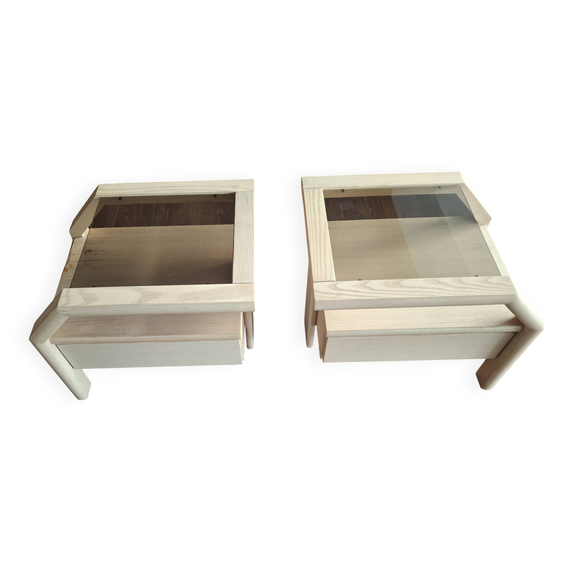 2 bedside tables with drawers