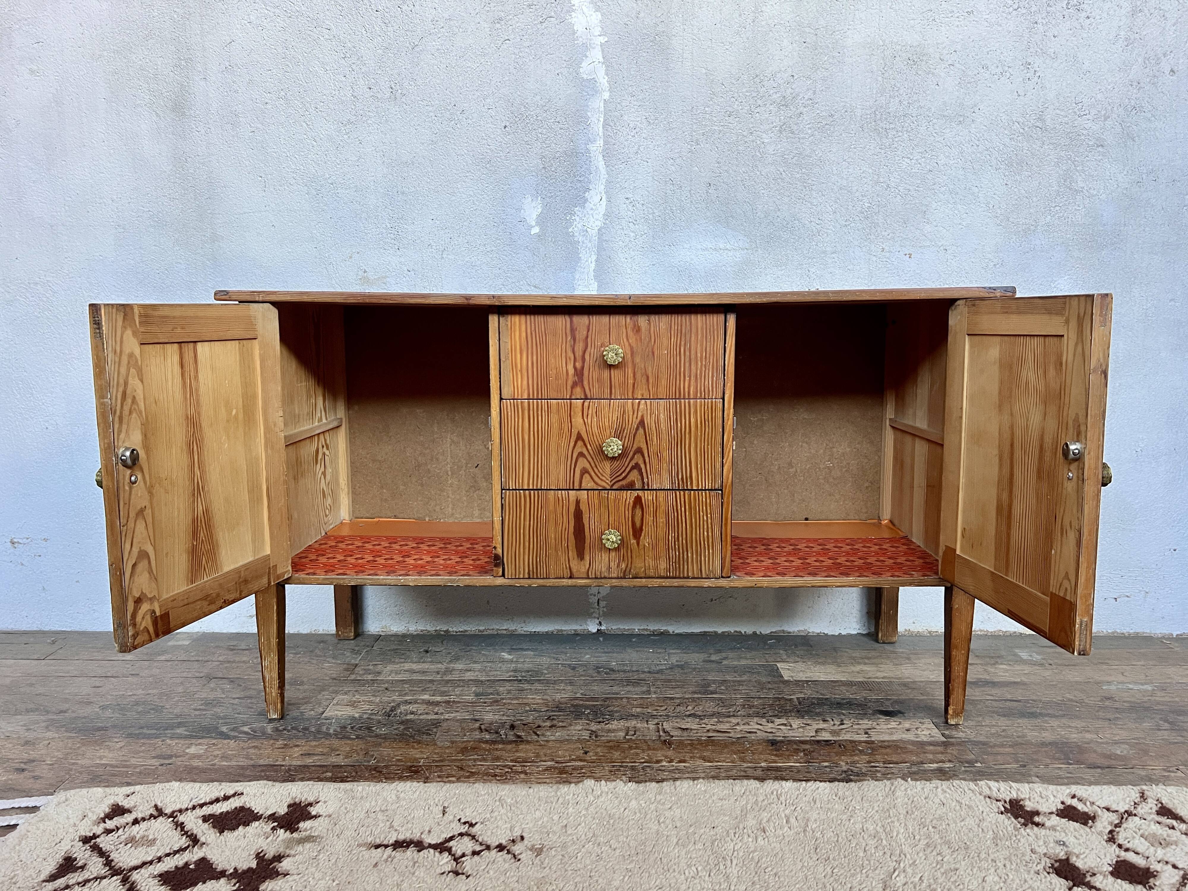 Vintage TV unit in pine with a Scandinavian look.