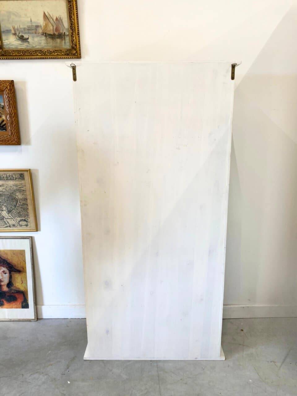 White wall display cabinet