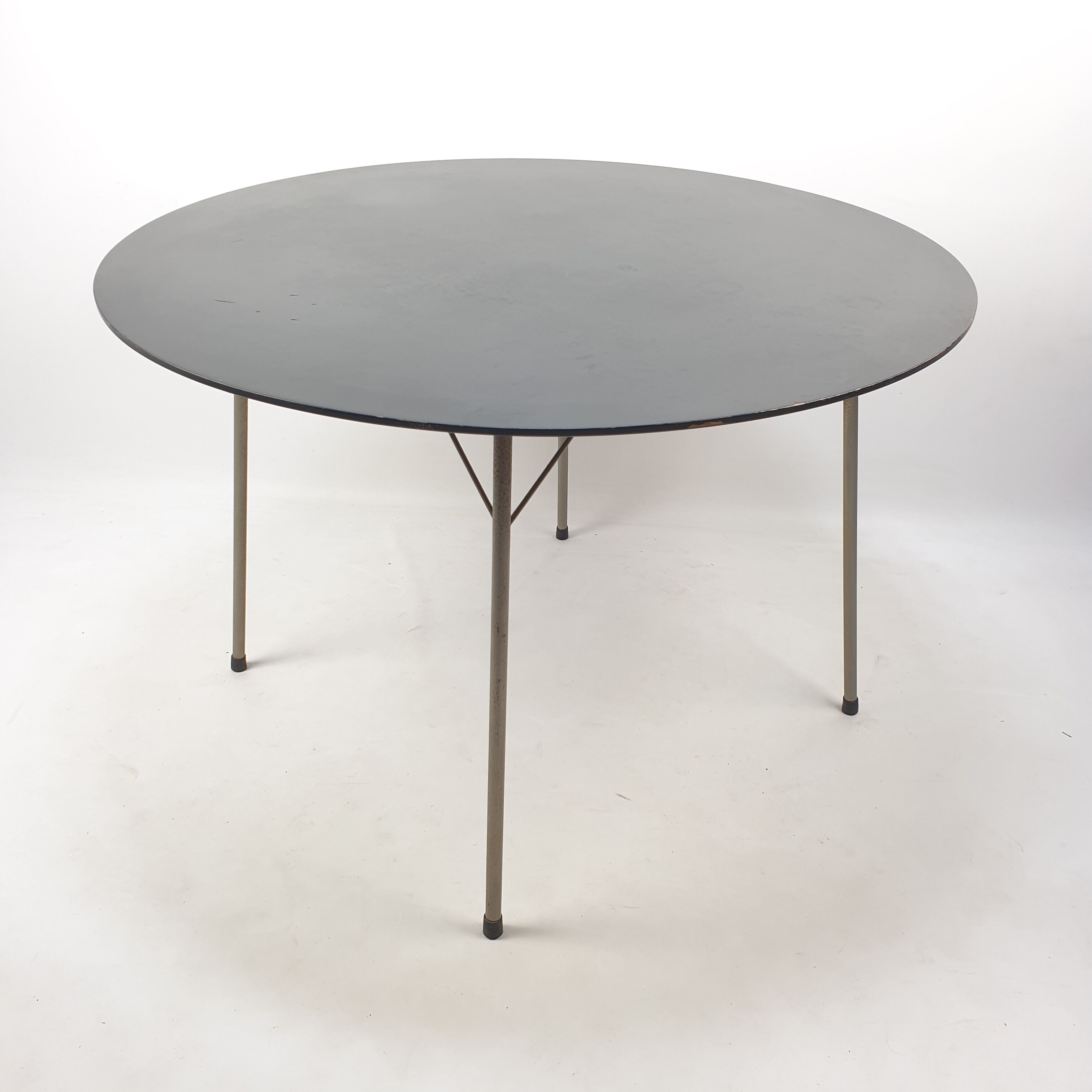 Round dining table model tm41 for Pastoe, 1960s
