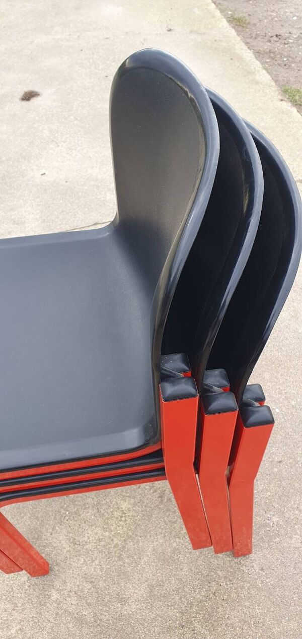 Lot de 4 chaises empilables Typy Massimo Papiri noir rouge postmoderne années 1990