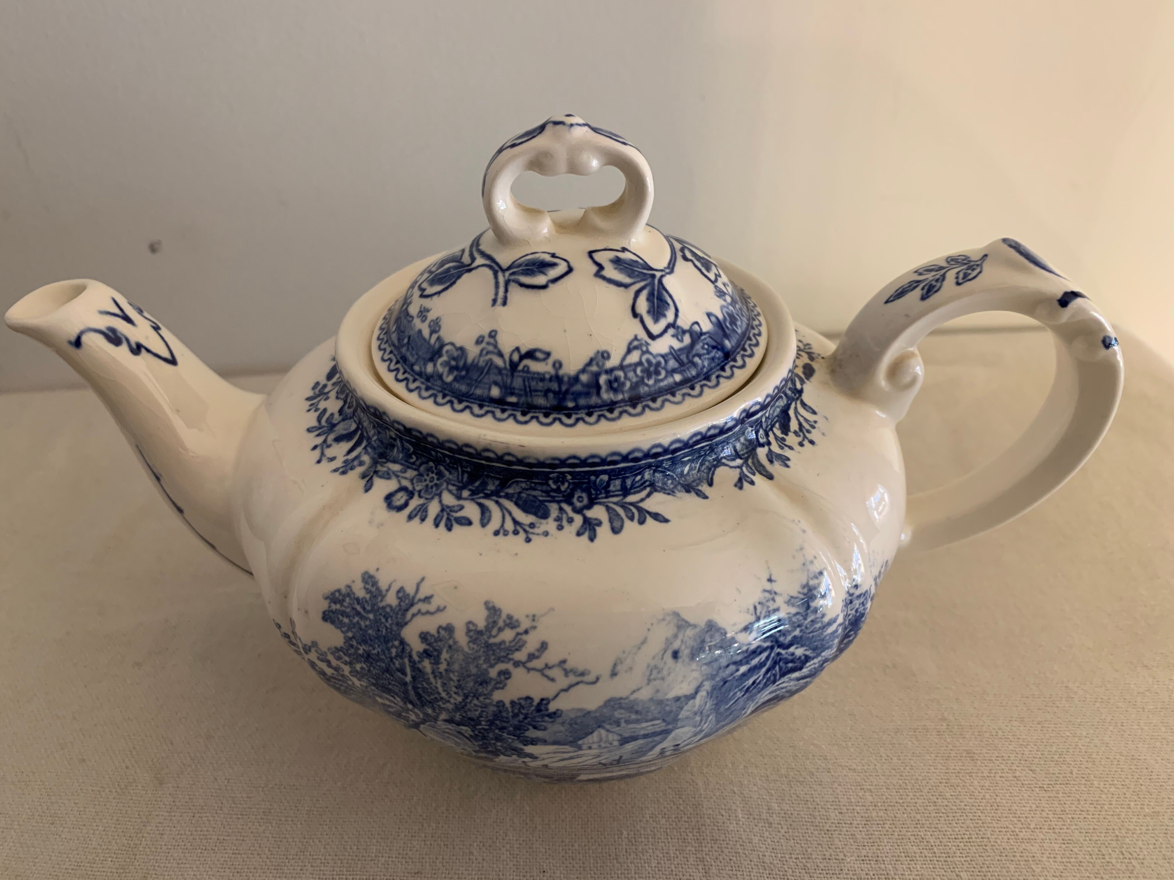 Old teapot with blue and white lid Villeroy and Boch Burgenland