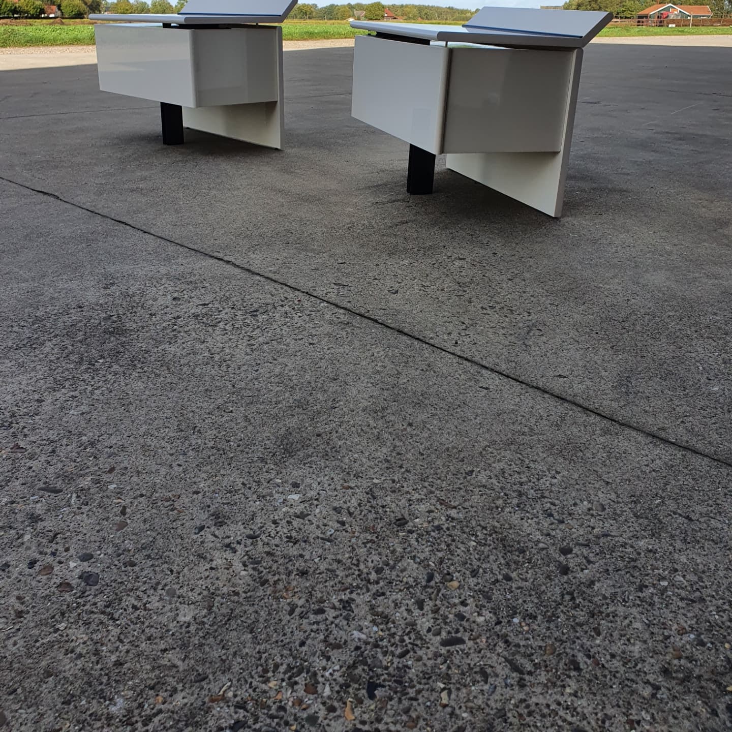 2 B&B Italia bedside tables / night stands