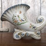Ancien vase corne abondance céramique blanc décor moustiers vintage