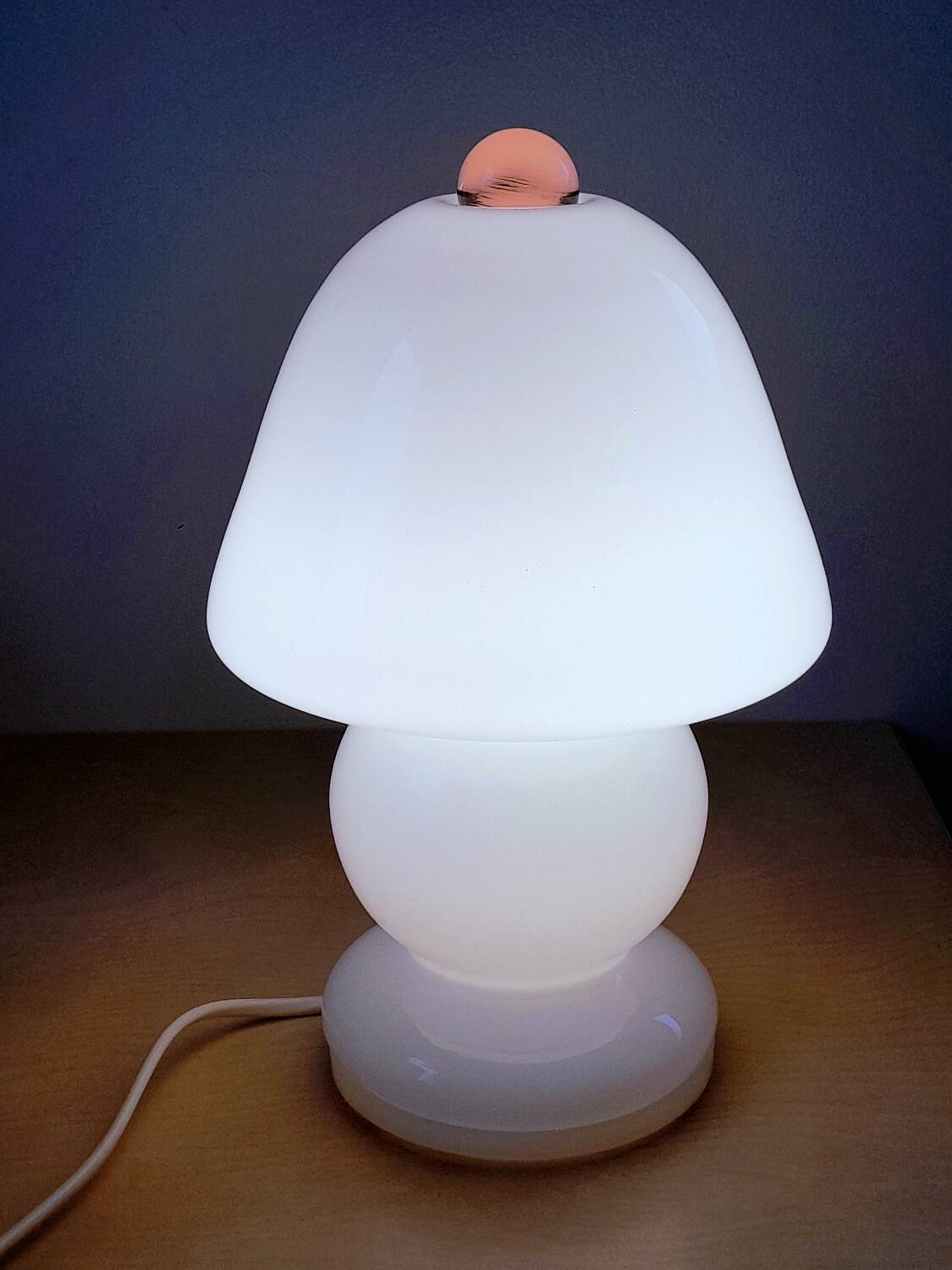Mushroom lamp in Murano opaline, 1970