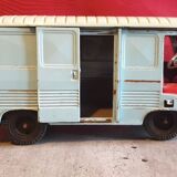 Peugeot J7 van