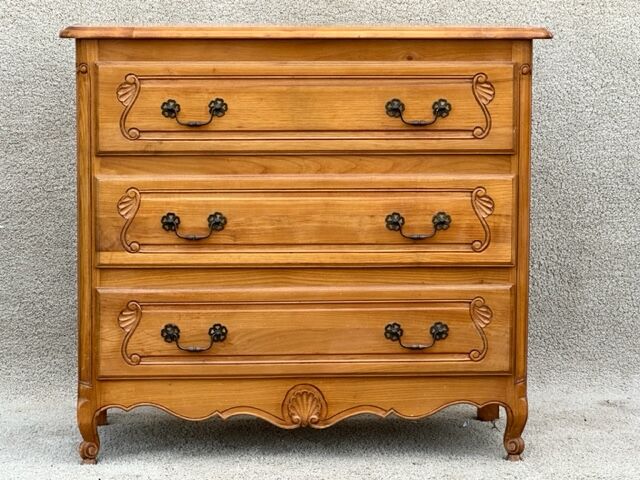 Cherry chest of drawers